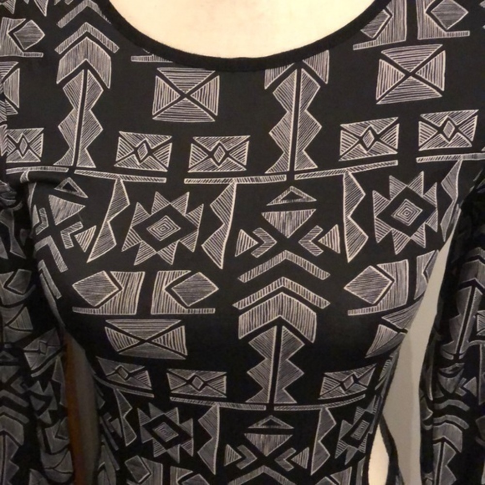 Bodycon knee length‎ dress with Aztec print - Picture 4 of 6